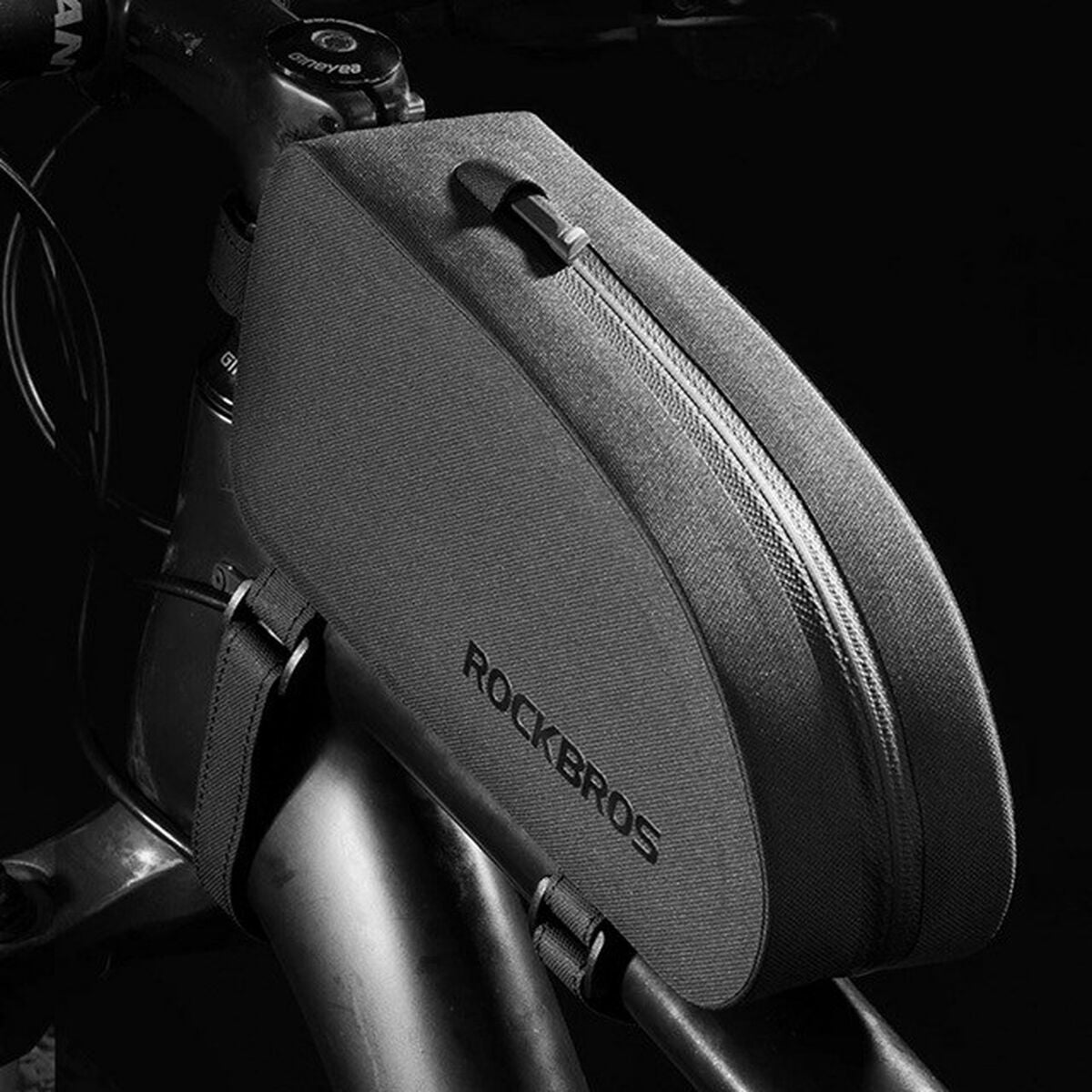 V3H35F006D8946D743E0DFCEB47F94D98E9R6468193P9